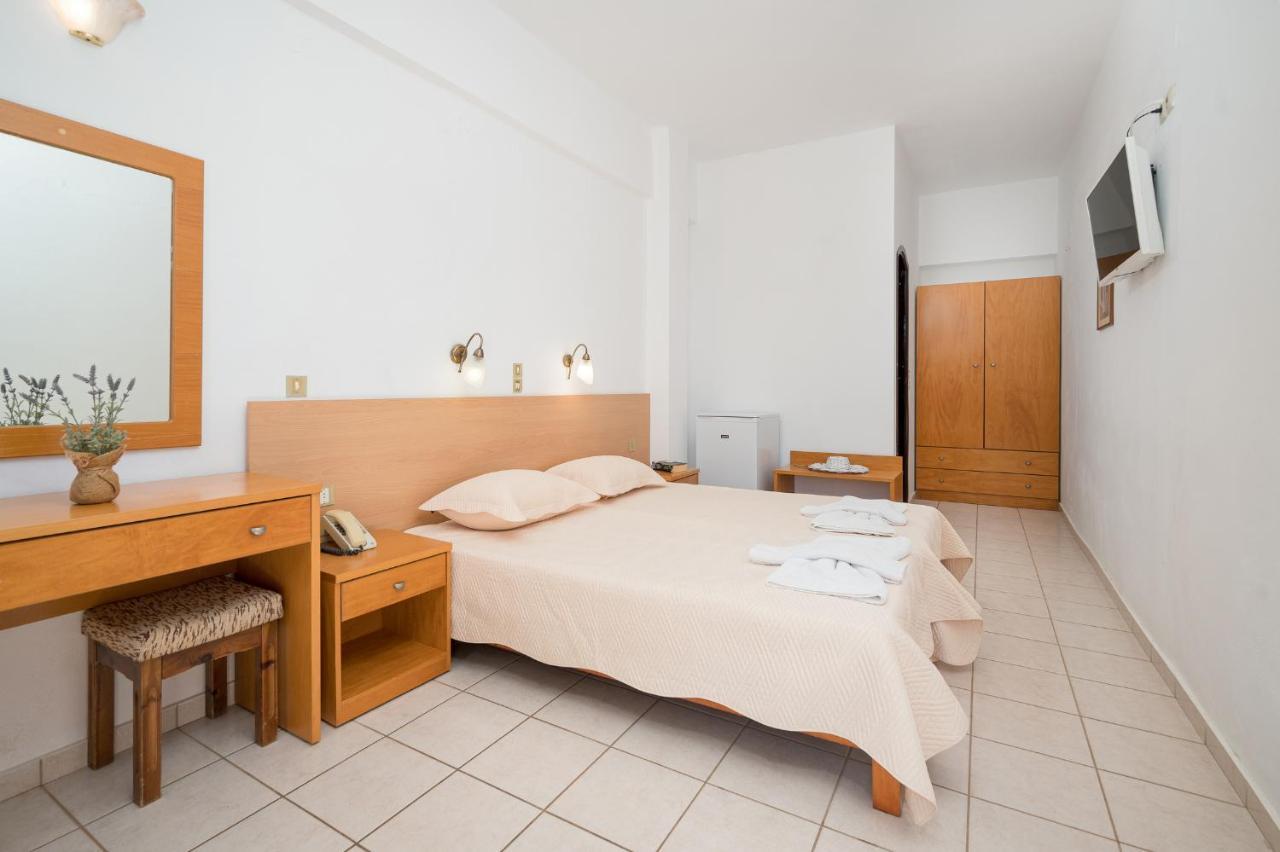 Adonis Hotel Agia Galini  Bagian luar foto