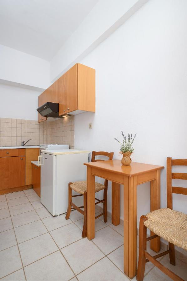 Adonis Hotel Agia Galini  Bagian luar foto