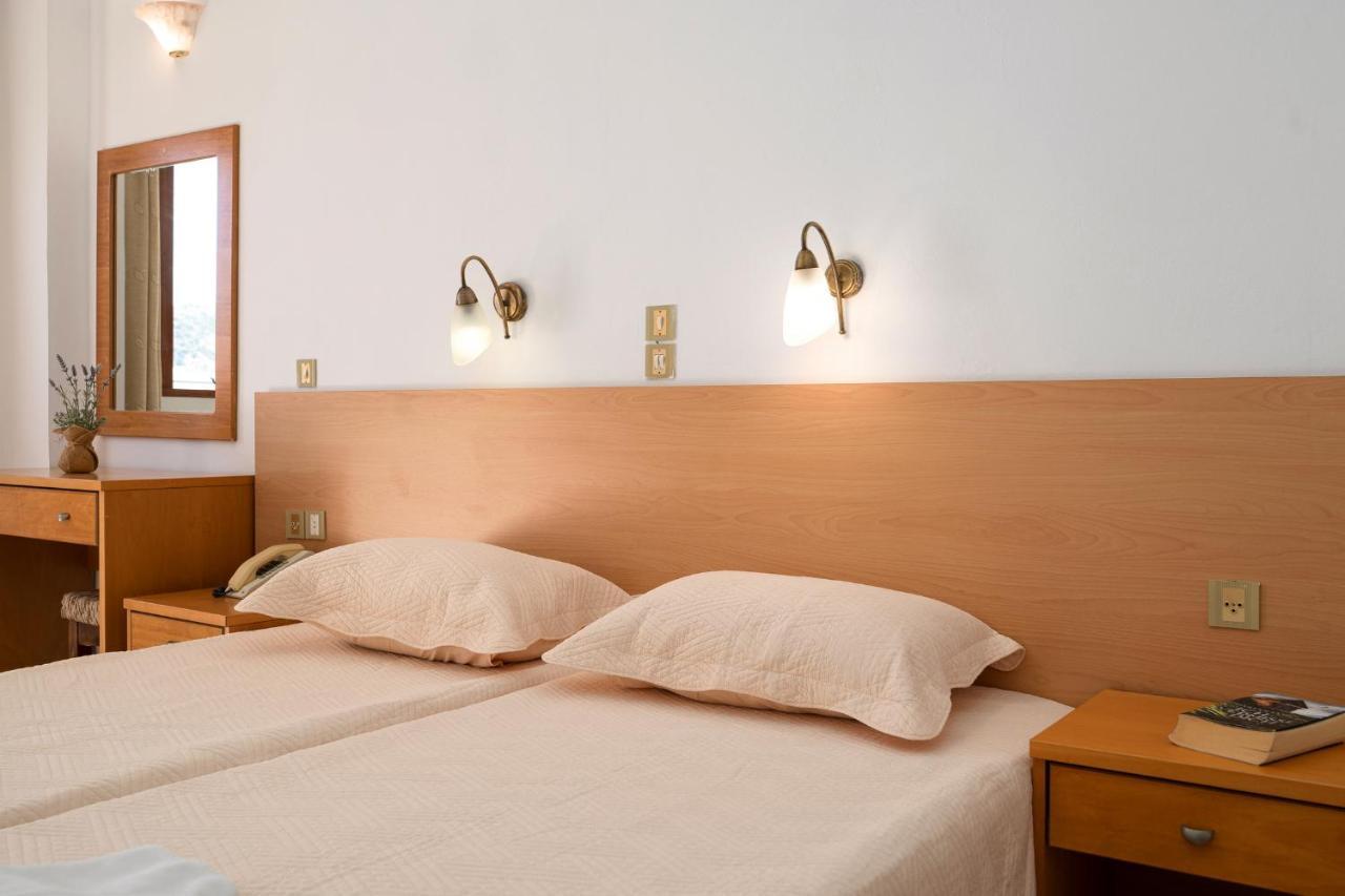 Adonis Hotel Agia Galini  Bagian luar foto