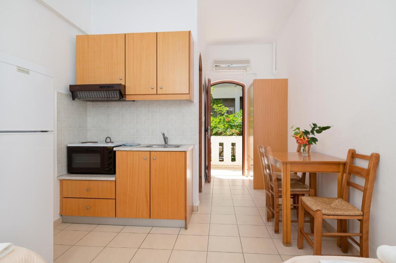 Adonis Hotel Agia Galini  Bagian luar foto