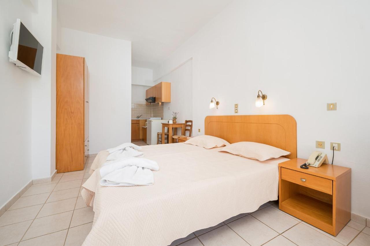 Adonis Hotel Agia Galini  Bagian luar foto