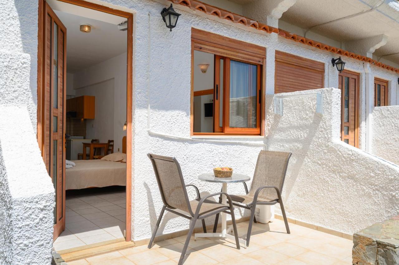 Adonis Hotel Agia Galini  Bagian luar foto