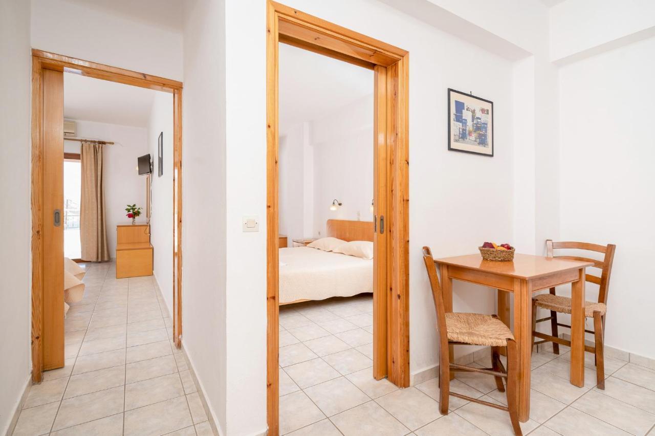 Adonis Hotel Agia Galini  Bagian luar foto