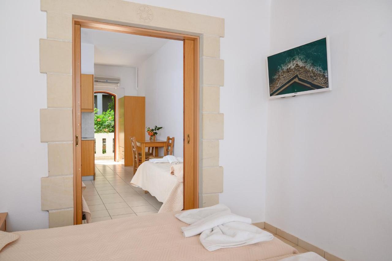 Adonis Hotel Agia Galini  Bagian luar foto