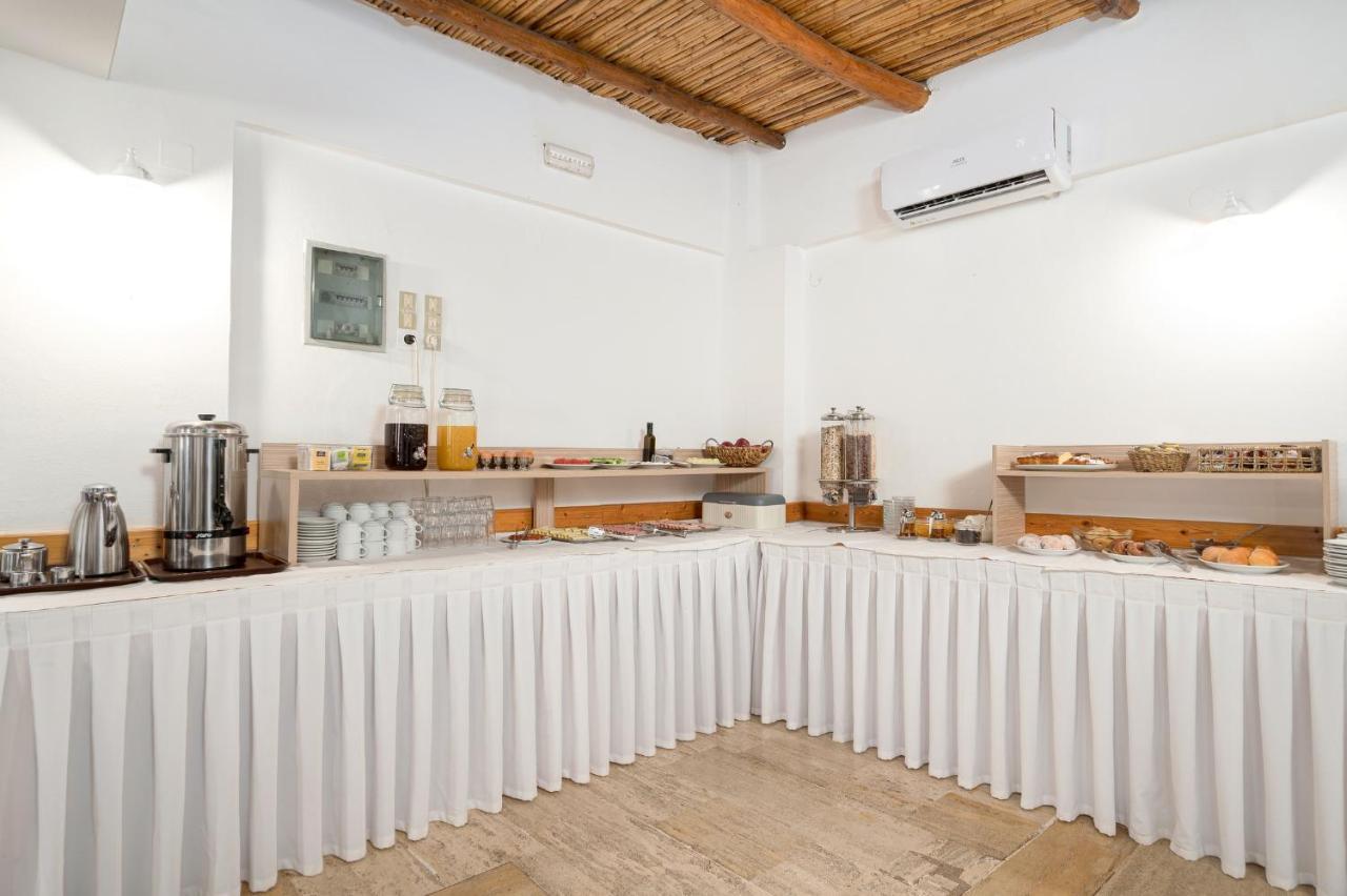 Adonis Hotel Agia Galini  Bagian luar foto