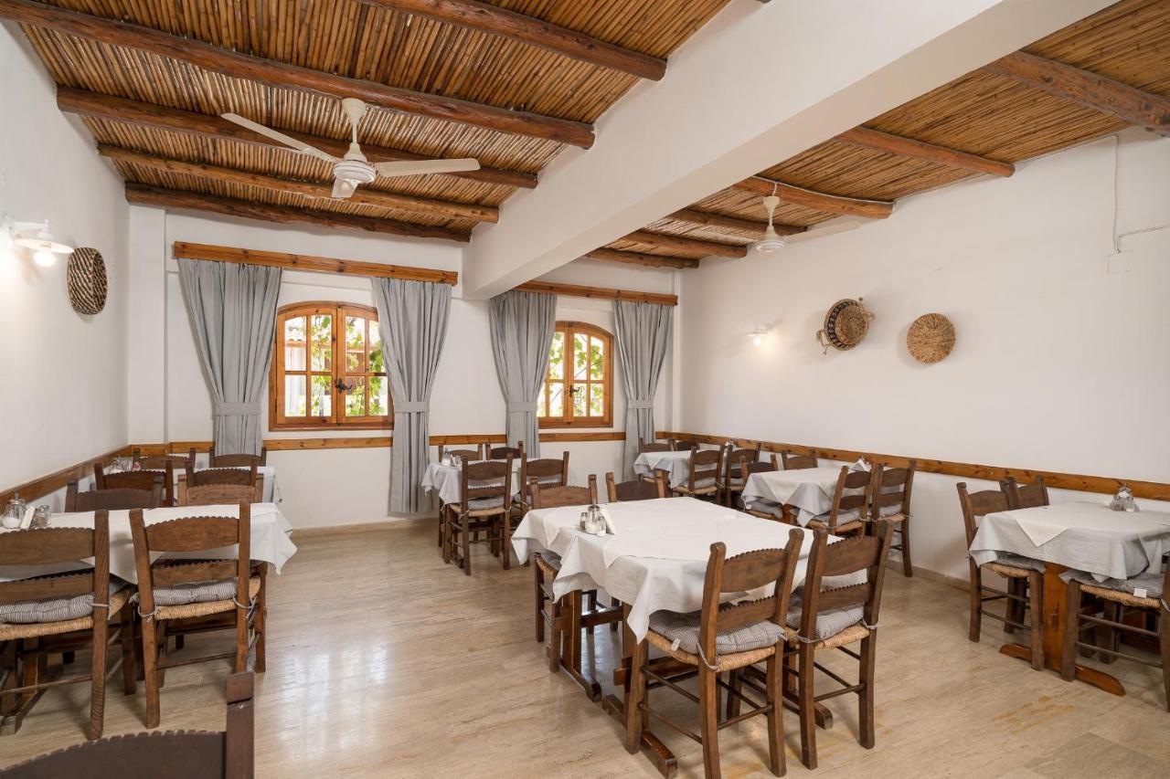 Adonis Hotel Agia Galini  Bagian luar foto