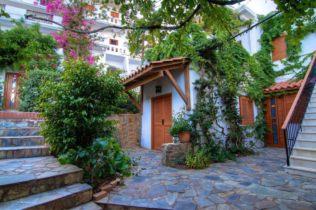 Adonis Hotel Agia Galini  Bagian luar foto